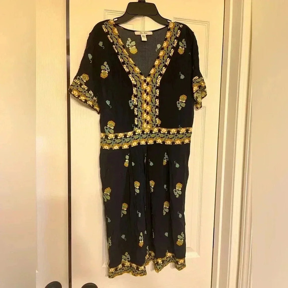 Ella moon midi dress, has pockets and zipper. Size M - Picture 1 of 6
